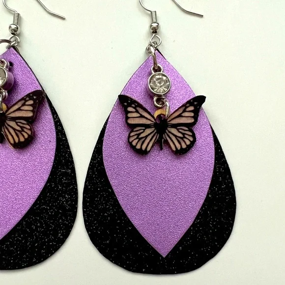 🎉 Host Pick 🎉 Butterfly 🦋 charm faux leather earrings - Picture 2 of 6